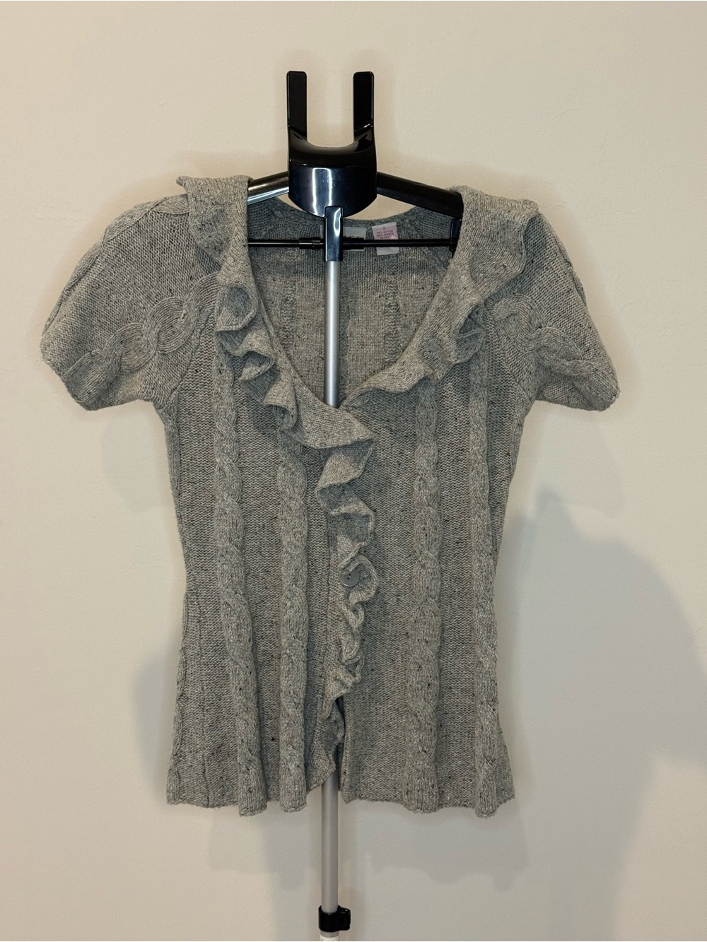 Women’s Gray Ruffle Cable-Knit Short Sleeve Sweater